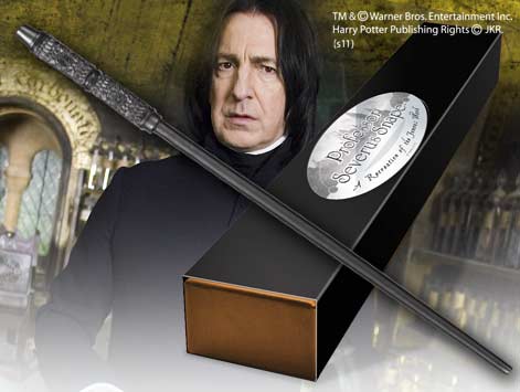 REPLICA THE NOBLE COLLECTION HARRY POTTER SEVERUS SNAPE VARITA CON CAJA Y PLACA DE IDENTIFICACION - Otakuya